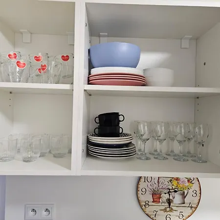 Apartment Live-inn 2 Bdr Family For 1-8 Guests, 20 Mins To Center, Lift, Gym, Reception, Parking, Roof Terrace, Game & Party