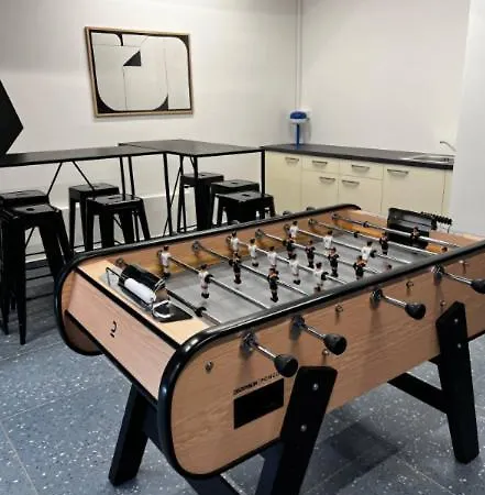 Live-inn 2 Bdr Family For 1-8 Guests, 20 Mins To Center, Lift, Gym, Reception, Parking, Roof Terrace, Game & Party Apartment *
