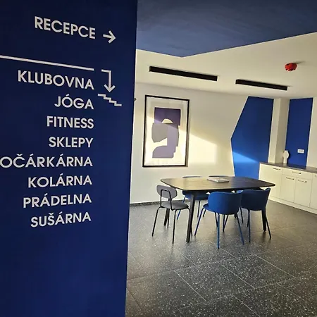 Apartment Live-inn 2 Bdr Family For 1-8 Guests, 20 Mins To Center, Lift, Gym, Reception, Parking, Roof Terrace, Game & Party Prague