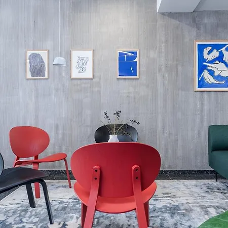 Apartment Live-inn 2 Bdr Family For 1-8 Guests, 20 Mins To Center, Lift, Gym, Reception, Parking, Roof Terrace, Game & Party Prague