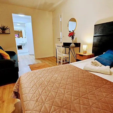 Apartment Live-inn 2 Bdr Family For 1-8 Guests, 20 Mins To Center, Lift, Gym, Reception, Parking, Roof Terrace, Game & Party *