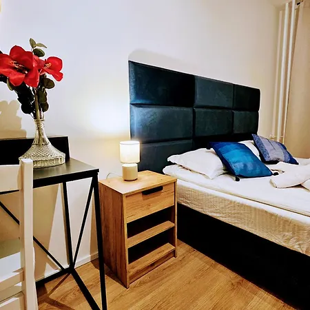 Apartment Live-inn 2 Bdr Family For 1-8 Guests, 20 Mins To Center, Lift, Gym, Reception, Parking, Roof Terrace, Game & Party Prague